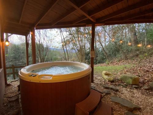 Shady Ridge Lodge Cabin