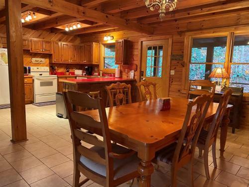 Shady Ridge Lodge Cabin