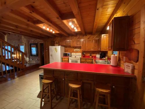 Shady Ridge Lodge Cabin