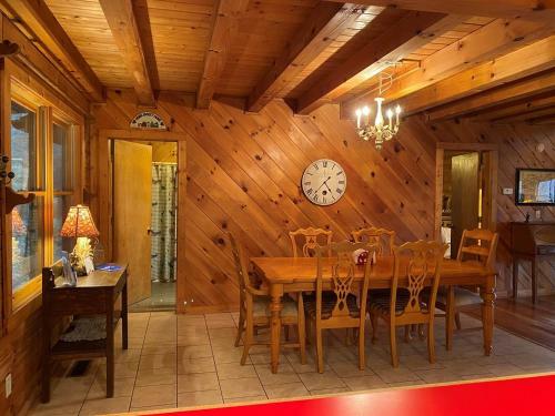 Shady Ridge Lodge Cabin