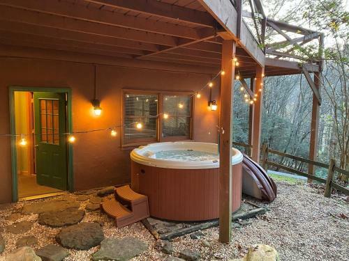 Shady Ridge Lodge Cabin