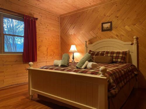 Shady Ridge Lodge Cabin