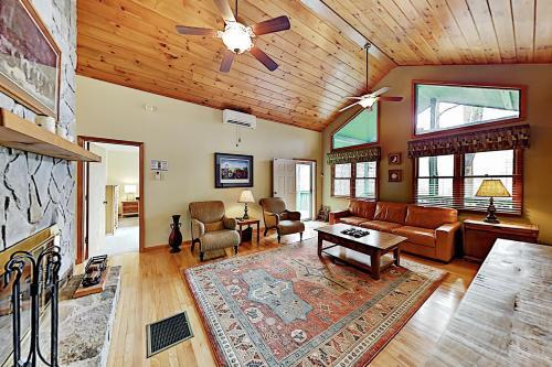 Private Mountain-view Home Near Skiing, Golf, Lake Home