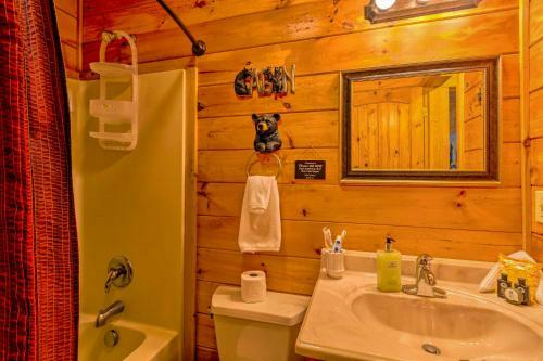Secluded Mountain-view Cabin With Great Porch!