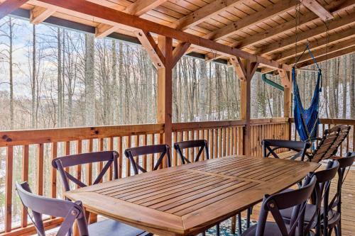 Secluded Mountain-view Cabin With Great Porch!