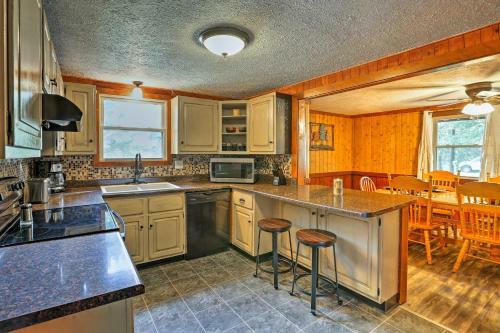 Cozy Cabin With Deck, Hot Tub And Pond By Hocking Hills