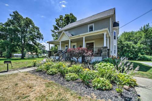 Explore Lake Erie And Strip From Quaint Apartment!