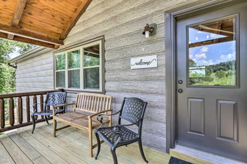 Cozy Cabin With Hot Tub And Deck In Hocking Hills!
