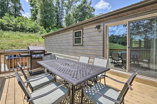 Cozy Cabin With Hot Tub And Deck In Hocking Hills!