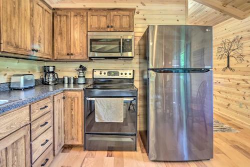 Cozy Cabin With Hot Tub And Deck In Hocking Hills!