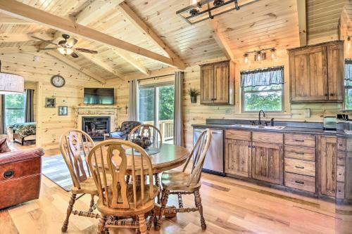 Cozy Cabin With Hot Tub And Deck In Hocking Hills!