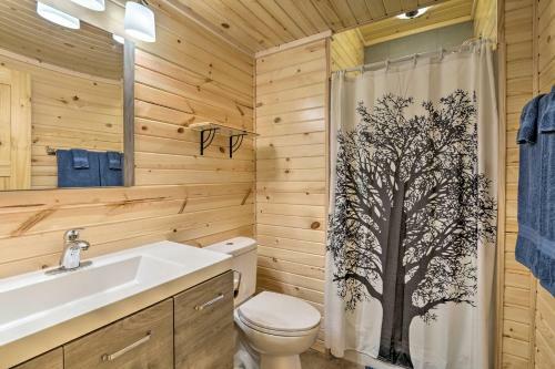 Cozy Cabin With Hot Tub And Deck In Hocking Hills!
