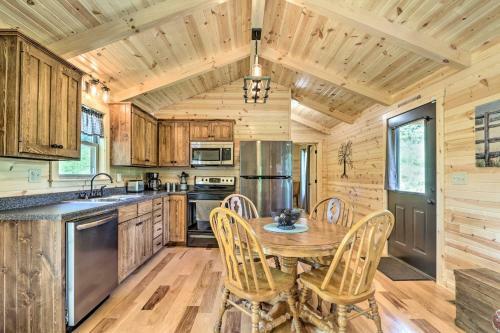 Cozy Cabin With Hot Tub And Deck In Hocking Hills!