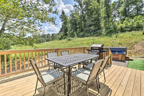 Cozy Cabin With Hot Tub And Deck In Hocking Hills!