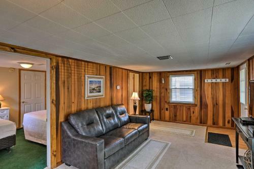 Home With Lake-view Deck By Camp Perry And Magee Marsh