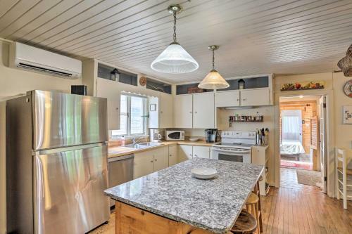 Spacious Lakeside Cottage - 2 Miles To Marblehead!