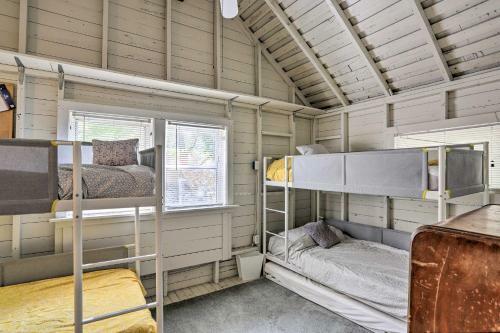Spacious Lakeside Cottage - 2 Miles To Marblehead!