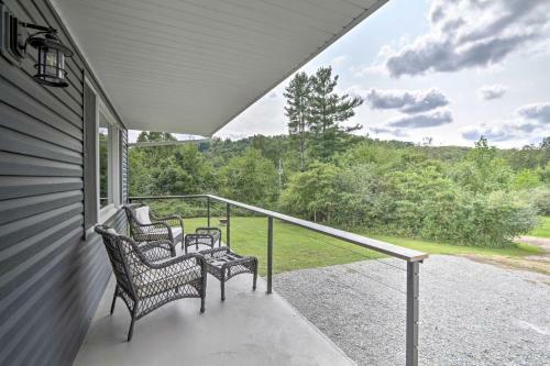 Modern Zanesville Home With Deck And Spacious Yard