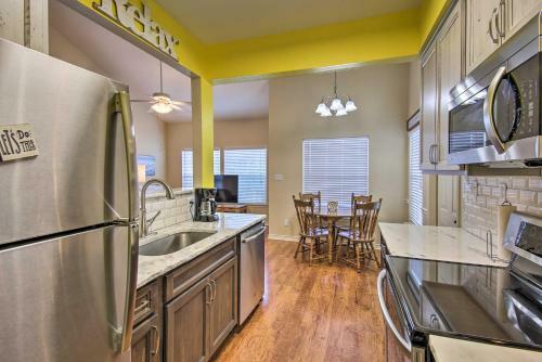 Spacious Townhome, Walk To Lake And Restaurant!