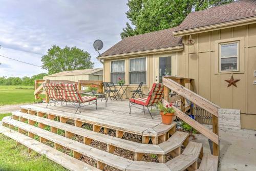 Historic Ottawa Lake House Deck, Barn And 96 Acres!