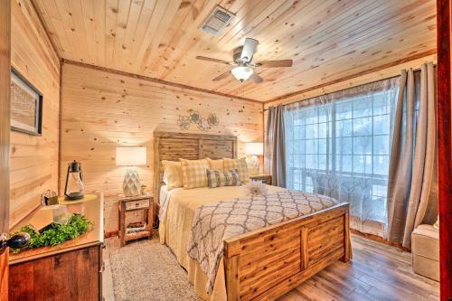 Lavish Getaway With Hot Tub On Almost 6 Acres!