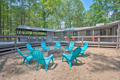 Lavish Getaway With Hot Tub On Almost 6 Acres!