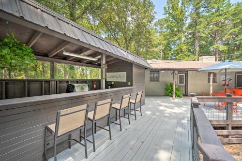 Lavish Getaway With Hot Tub On Almost 6 Acres!