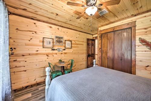 Lavish Getaway With Hot Tub On Almost 6 Acres!