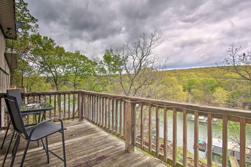 Waters Edge Retreat With Dock, Deck And Kayaks!