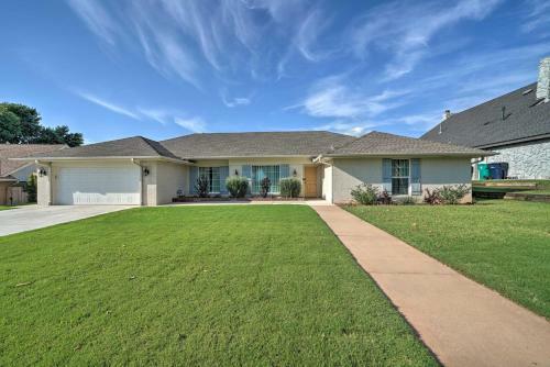 Casual Yet Elegant, Spacious Nw Oklahoma City Home