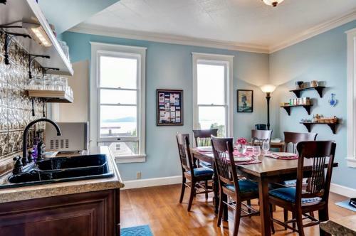Apartamento Astoria Painted Lady Historic Apt With River View!