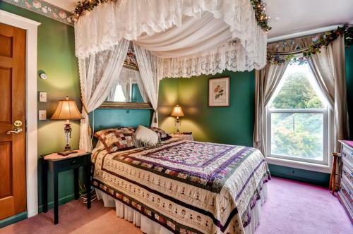 Apartamento Astoria Painted Lady Historic Apt With River View!