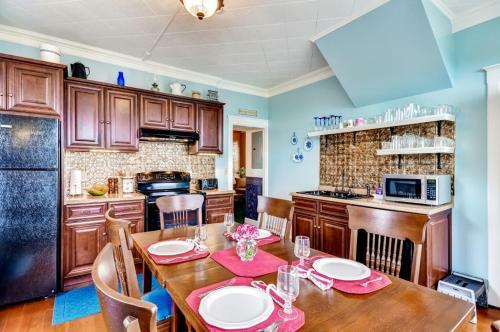 Apartamento Astoria Painted Lady Historic Apt With River View!