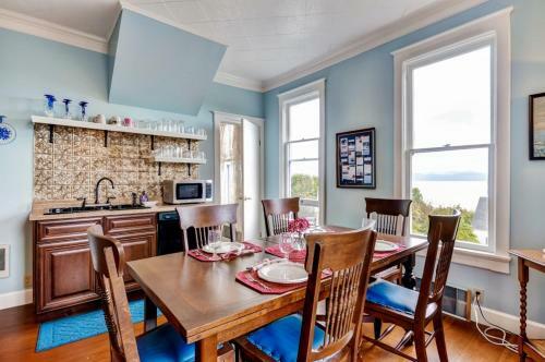 Apartamento Astoria Painted Lady Historic Apt With River View!