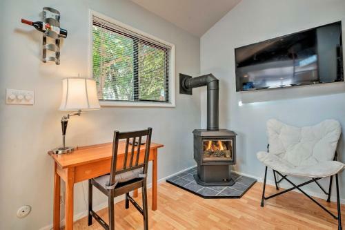 Cottage With Fireplace, Walk To Downtown Ashland