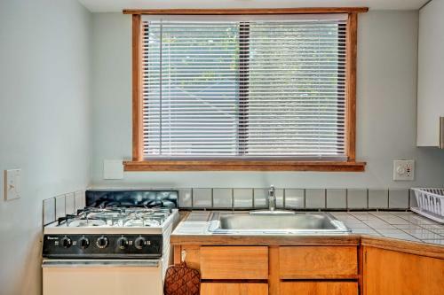 Cottage With Fireplace, Walk To Downtown Ashland