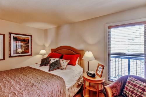 Apartamento Bend Condo With Deck, Resort-style Amenities And Views!