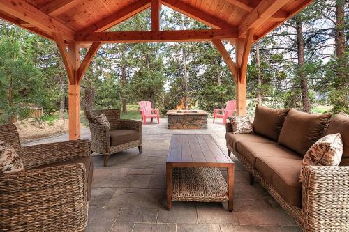 Lovely Bend Retreat With Private Patio & Firepit Home