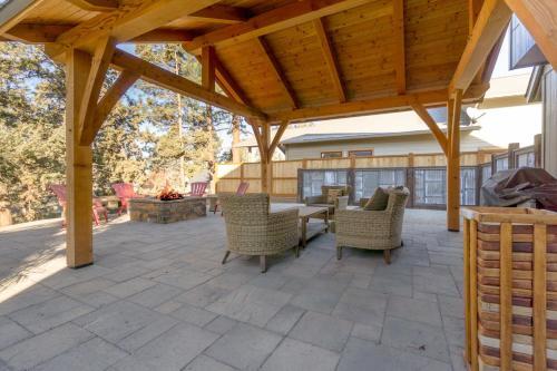 Lovely Bend Retreat With Private Patio & Firepit Home