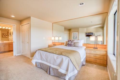 River Ridge Three-bedroom Condos