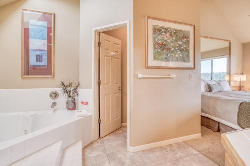 River Ridge Three-bedroom Condos