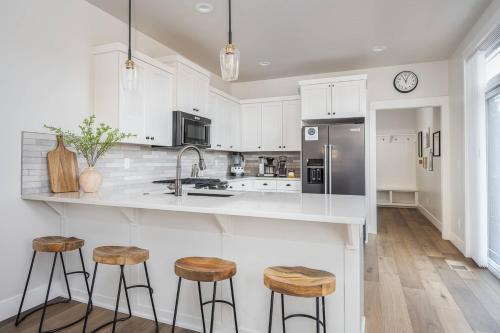 Bend Mountain Modern