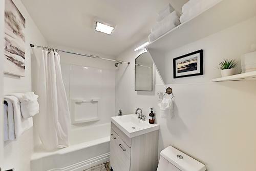 Apartamento Remodeled Retreat - Firepit - Near Dining & Shops Duplex