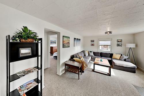 Apartamento Remodeled Retreat - Firepit - Near Dining & Shops Duplex