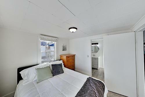 Walkable Galveston Corridor Gem With Home Office Home