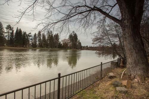 Mirror Pond Bungalow