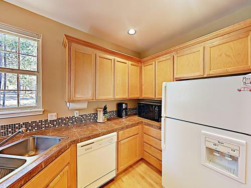 New Listing! Spacious Sunriver Haven With Hot Tub Home