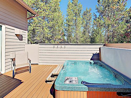 New Listing! Spacious Sunriver Haven With Hot Tub Home