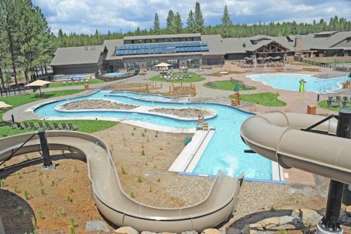 New Listing! Spacious Sunriver Haven With Hot Tub Home