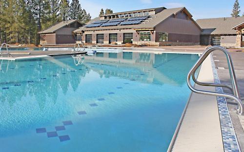 New Listing! Spacious Sunriver Haven With Hot Tub Home